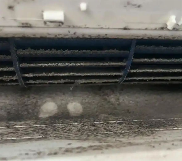 鄂尔多斯空调吹的风有股烧焦味是怎么回事